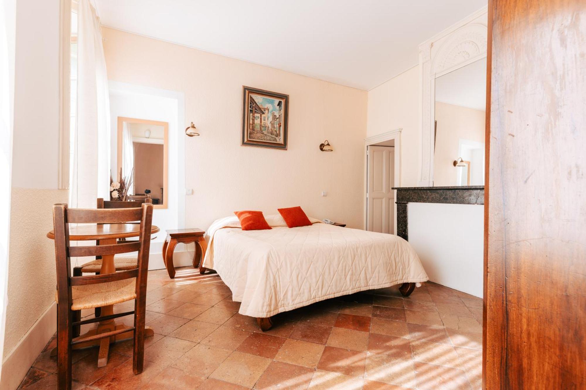 Hotel Des Consuls Castelnau-de-Montmiral Екстериор снимка