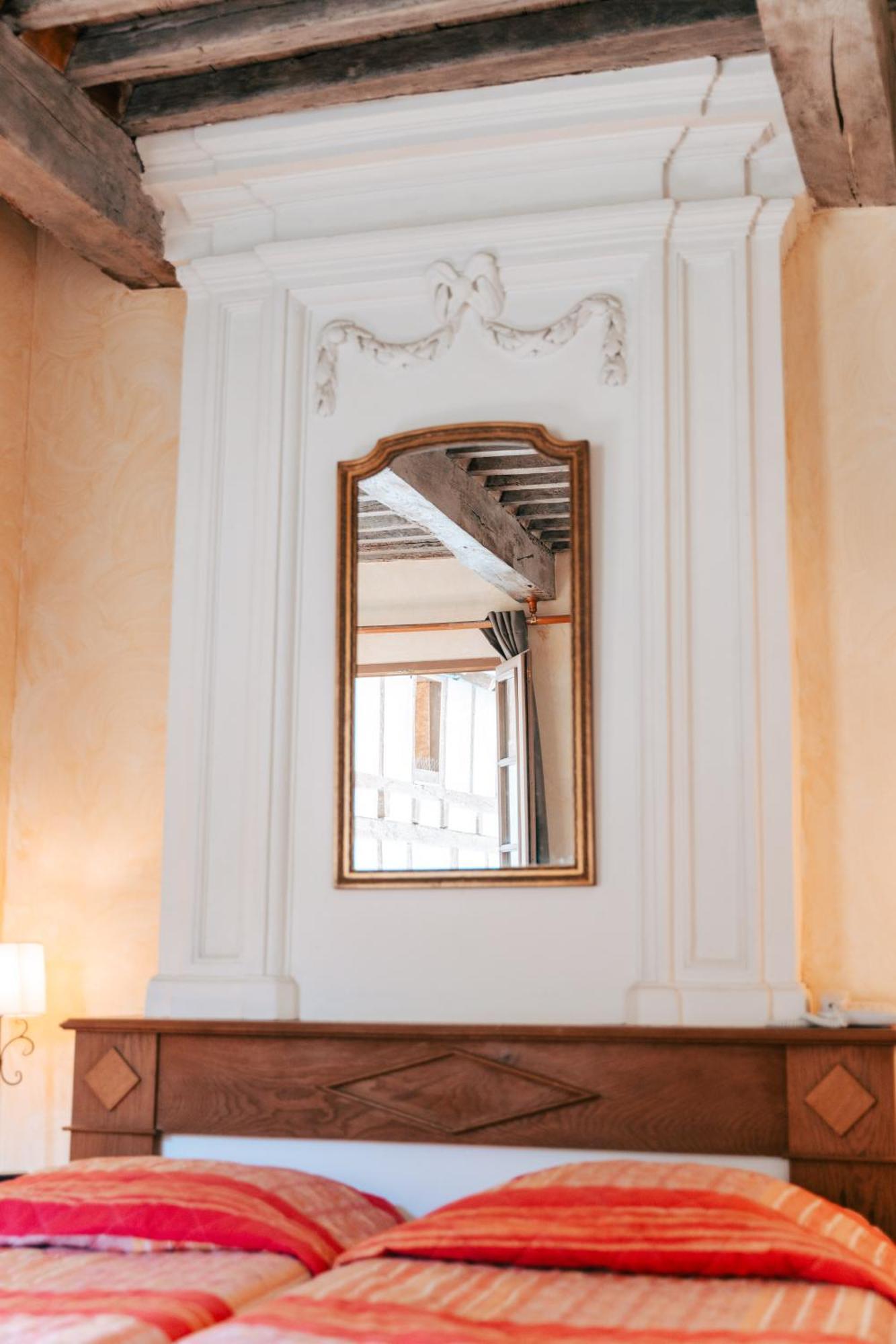 Hotel Des Consuls Castelnau-de-Montmiral Екстериор снимка