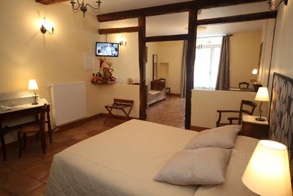 Hotel Des Consuls Castelnau-de-Montmiral Стая снимка